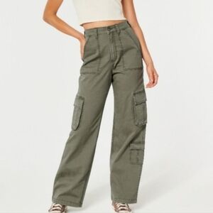 Hollister Ultra High Rise Baggy Cargo Wide-Leg Pants